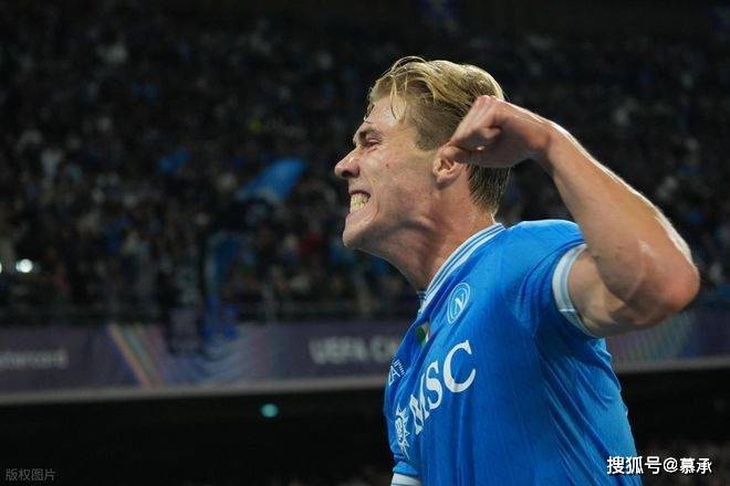 曼联弃将在那不勒斯封神！神锋欧冠双响救主，意大利媒体集体狂吹